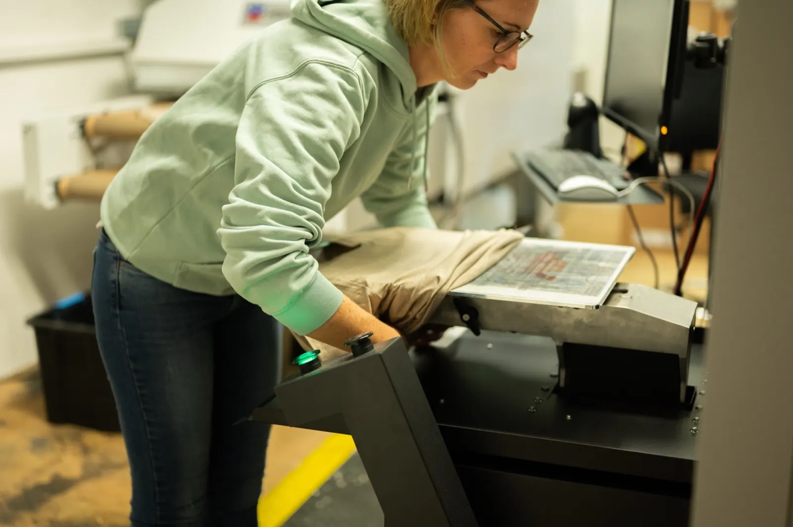 Textil wird in der Galvi-Produktion für den Druck vorbereitet